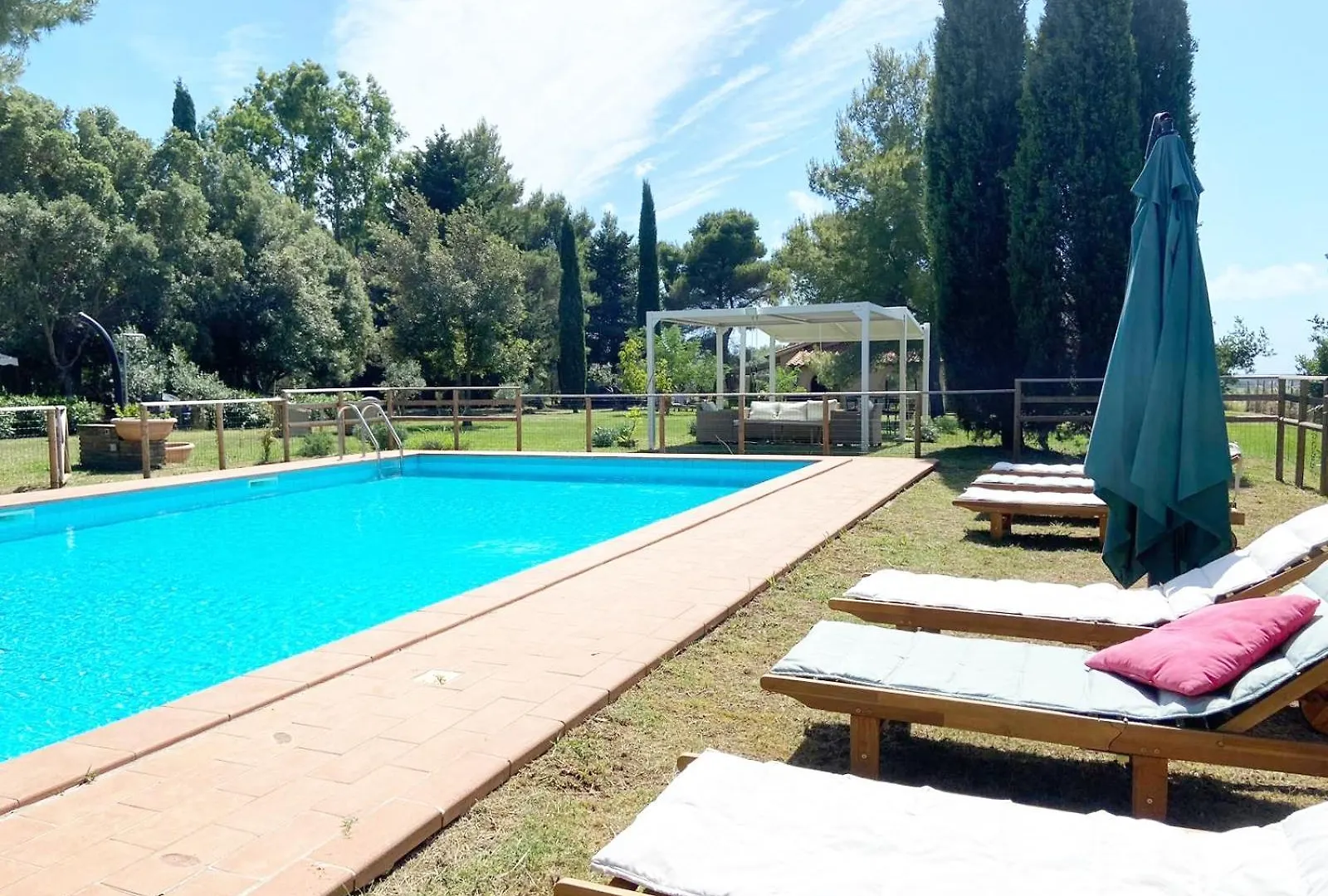 Affittacamere Relais Casale Il Poggetto Villa Paola By Zoom In Earth Cecina