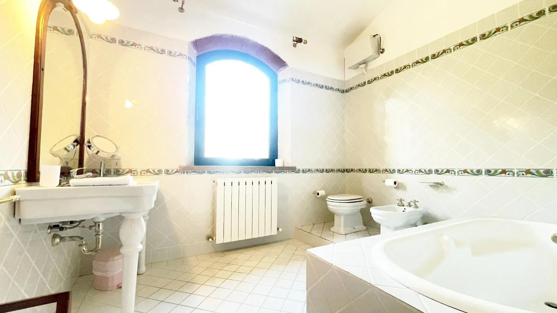 Maison d'hôtes Relais Casale Il Poggetto Villa Paola By Zoom In Earth Cecina  Italie